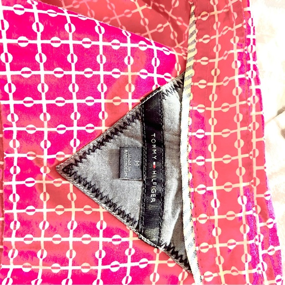 Ladies Tommy Hilfiger Blouse. Fushia/Pink, white design. Fitted & cute. EUC Sz M - Picture 5 of 6